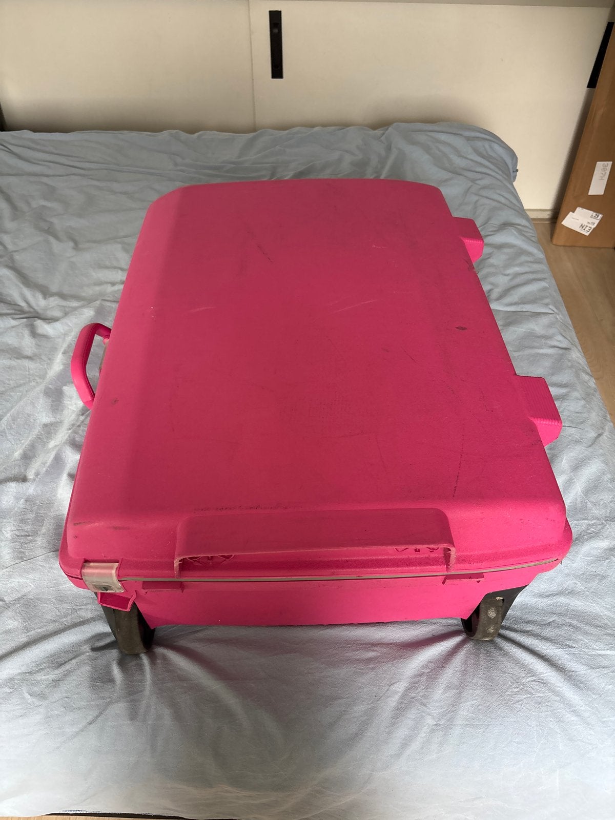 Roze koffer met codeslot - 60x75x25 cm, Ophalen, Gebruikt, Hard kunststof, Slot