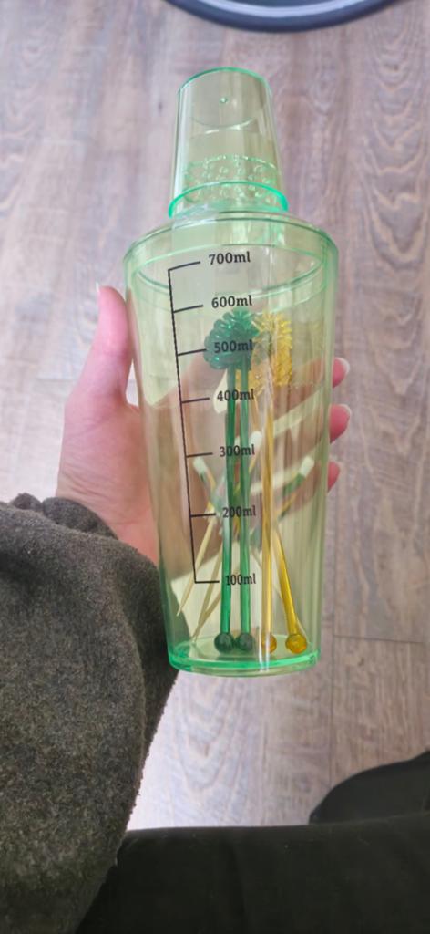 Cocktailshaker met maatverdeling en roerstaafjes, Kunststof, Ophalen of Verzenden, Zo goed als nieuw, Overige merken