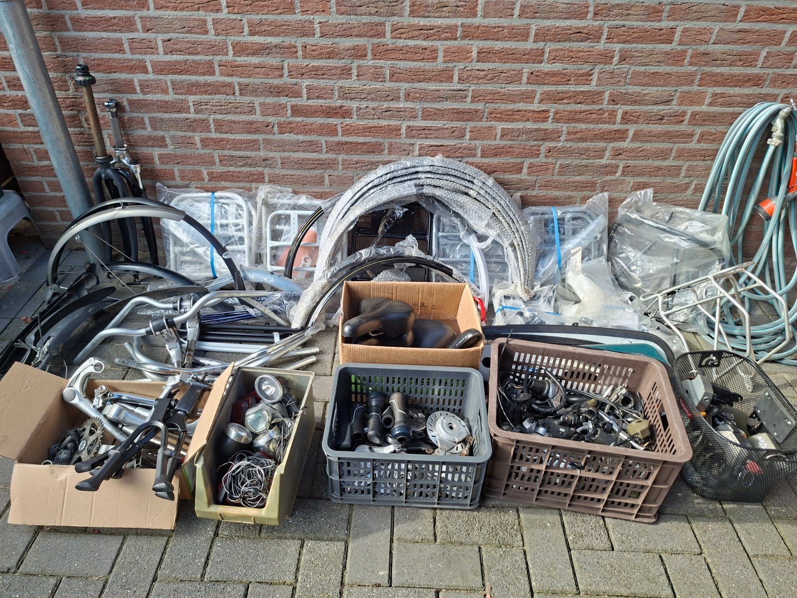 Partij fietsonderdelen nieuw en gebruikt, Ophalen