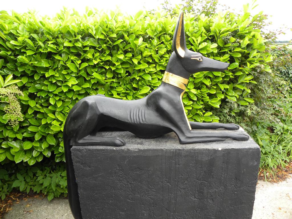 bronzen beeld Anubis, belegd met bladgoud, Antiek en Kunst, Kunst | Beelden en Houtsnijwerken, Beeld, Brons, Religie, 50 - 100 cm