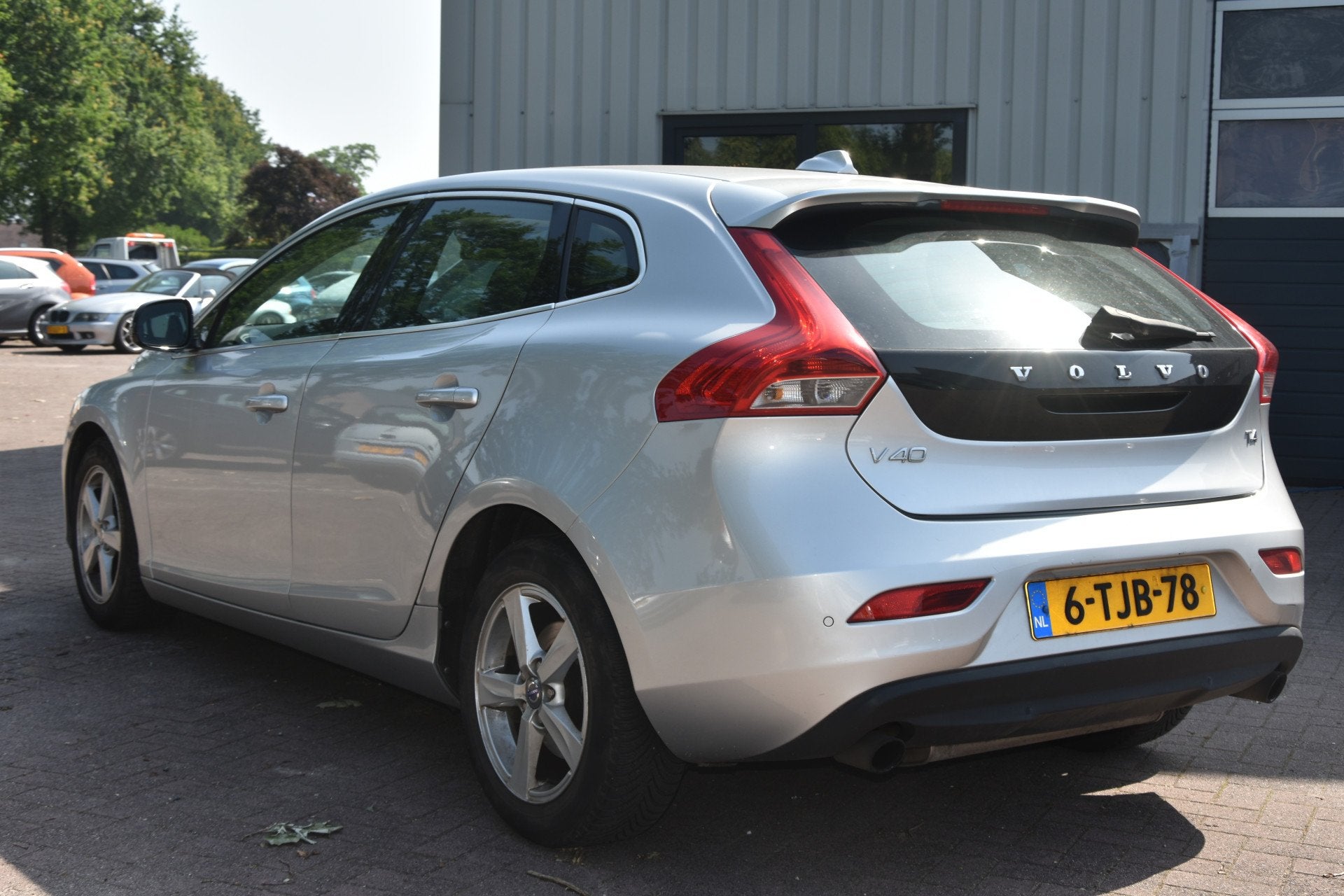 Volvo V40 1.6 T4 Momentum. Origineel Nederlands! (bj 2014), Auto's, Gebruikt, 4 cilinders, 179 pk, Origineel Nederlands