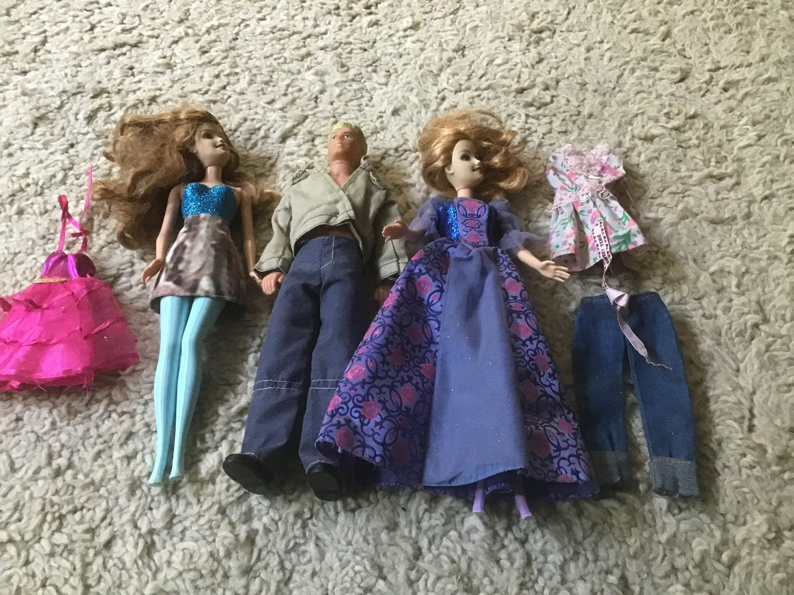 Barbie en Ken poppen met extra kleding opbr giro 555, Ophalen of Verzenden, Gebruikt, Barbie