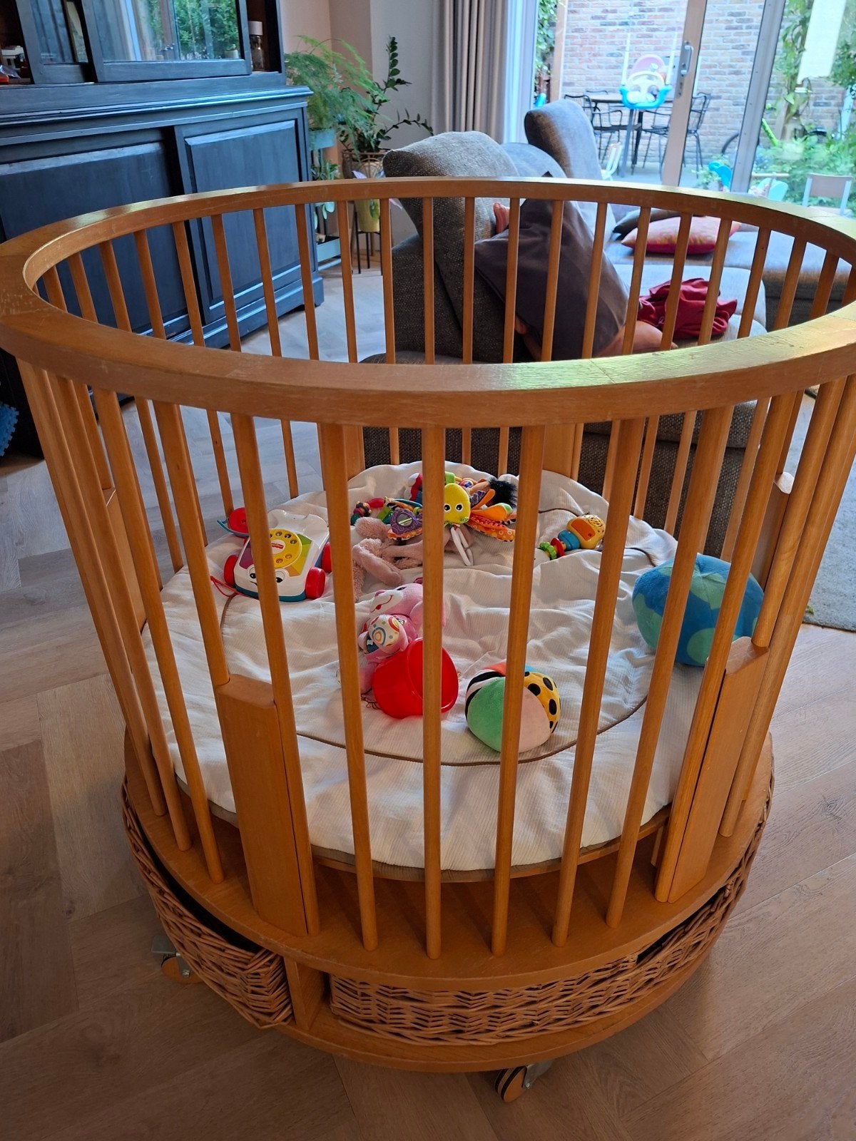 Ronde houten box met wieltjes en superhandige opbergmanden, Ophalen, Gebruikt, Rond, Wieltjes