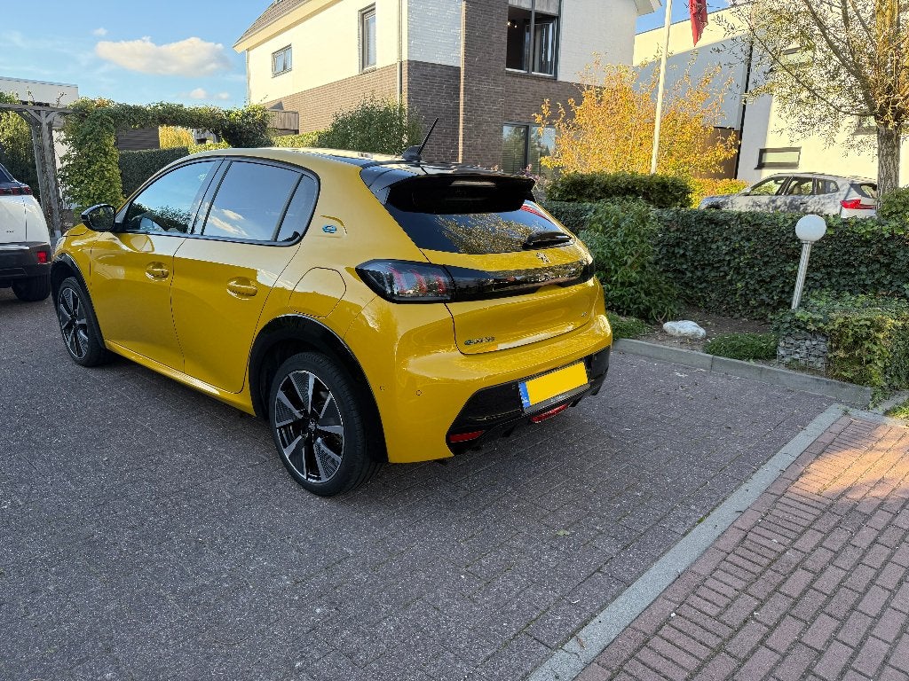 Foto 8 van Peugeot 208-E GT (2022, 38000KM, Geel/zwart)