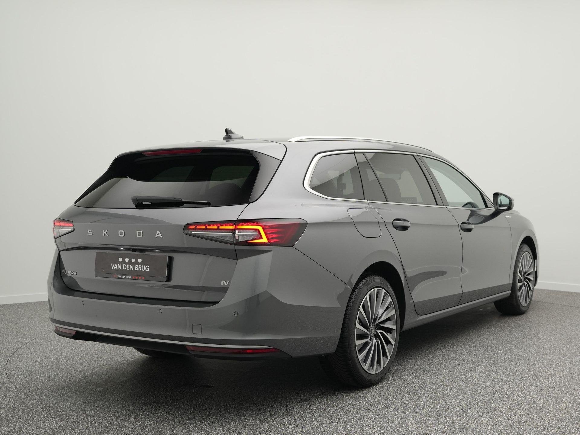 Skoda Superb Combi 1.5 TSI 204pk PHEV Laurin & Klement | Hea, Auto's, Skoda, 4 cilinders, 26 kWh, 1747 kg, Startonderbreker