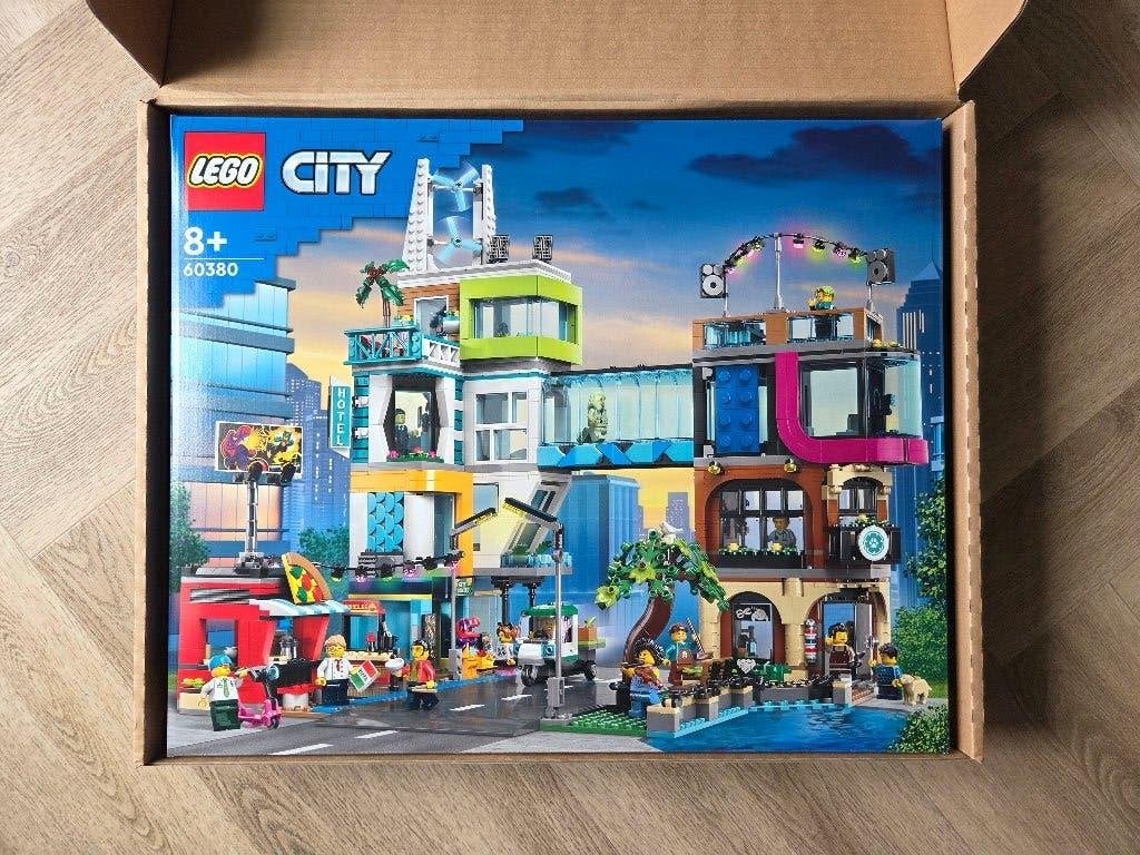 Lego City - Binnenstad #60380 (nieuw in doos), City, Lego, Nieuw, Ophalen of Verzenden
