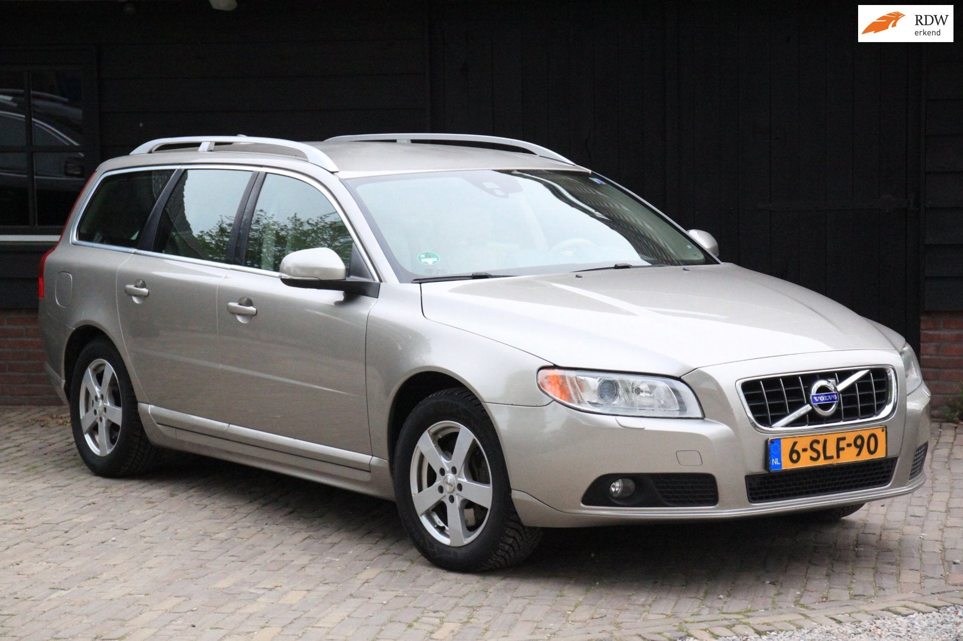 Volvo V70 2.5T Summum CNG/Xenon/Leer/Navigatie/Parkeersensor, Auto's, Gebruikt, Beige, CNG (Aardgas), Handgeschakeld