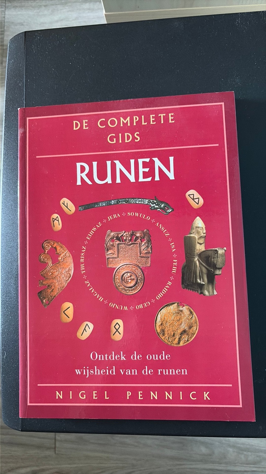 Runen De complete gids. Runen, Ophalen of Verzenden, Zo goed als nieuw, Spiritualiteit algemeen, Achtergrond en Informatie