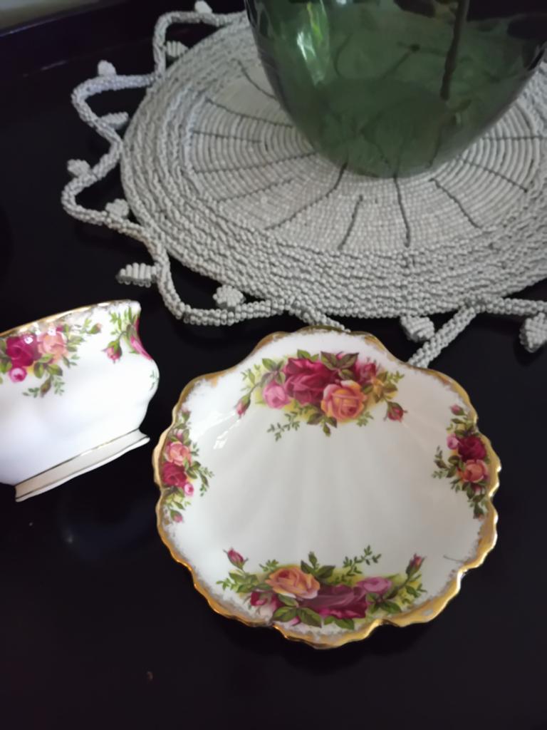 Royal Albert Old Country Roses schaaltje en roomkannetje, Ophalen of Verzenden