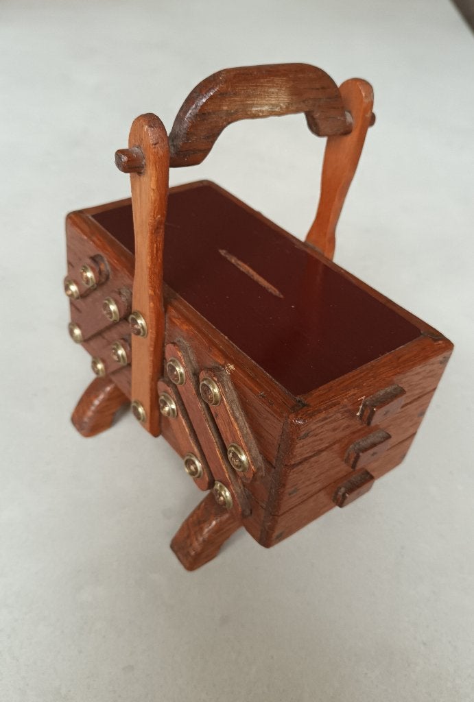 Leuk houten vintage naaikastje-spaarpotje, Ophalen, Gebruikt, Hout, Overige thema's