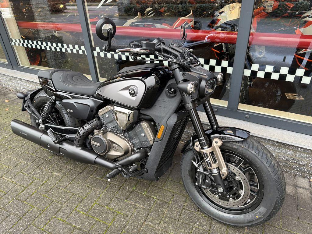 QJMOTOR SRV 600 V 2025, Toermotor, QJMOTOR, Lorentzlaan 14
3401 MX  IJsselstein, NL, MotoMondo B.V.