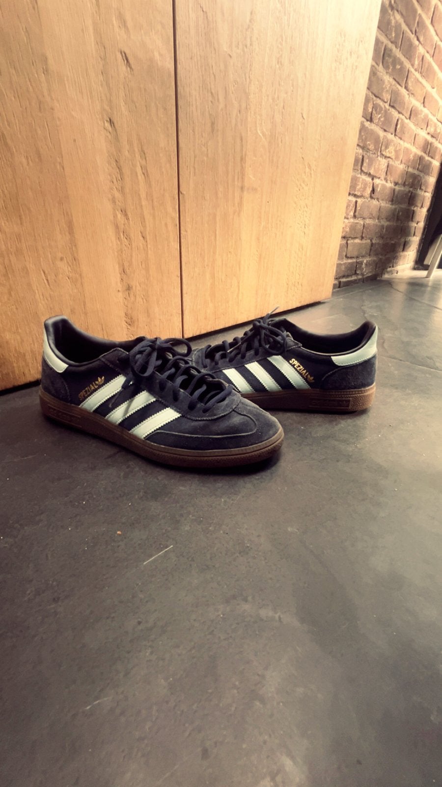 Adidas Spezial sneakers - Donkerblauw met lichtblauwe strepe, Kleding | Dames, Schoenen, Ophalen of Verzenden, Gedragen, Blauw
