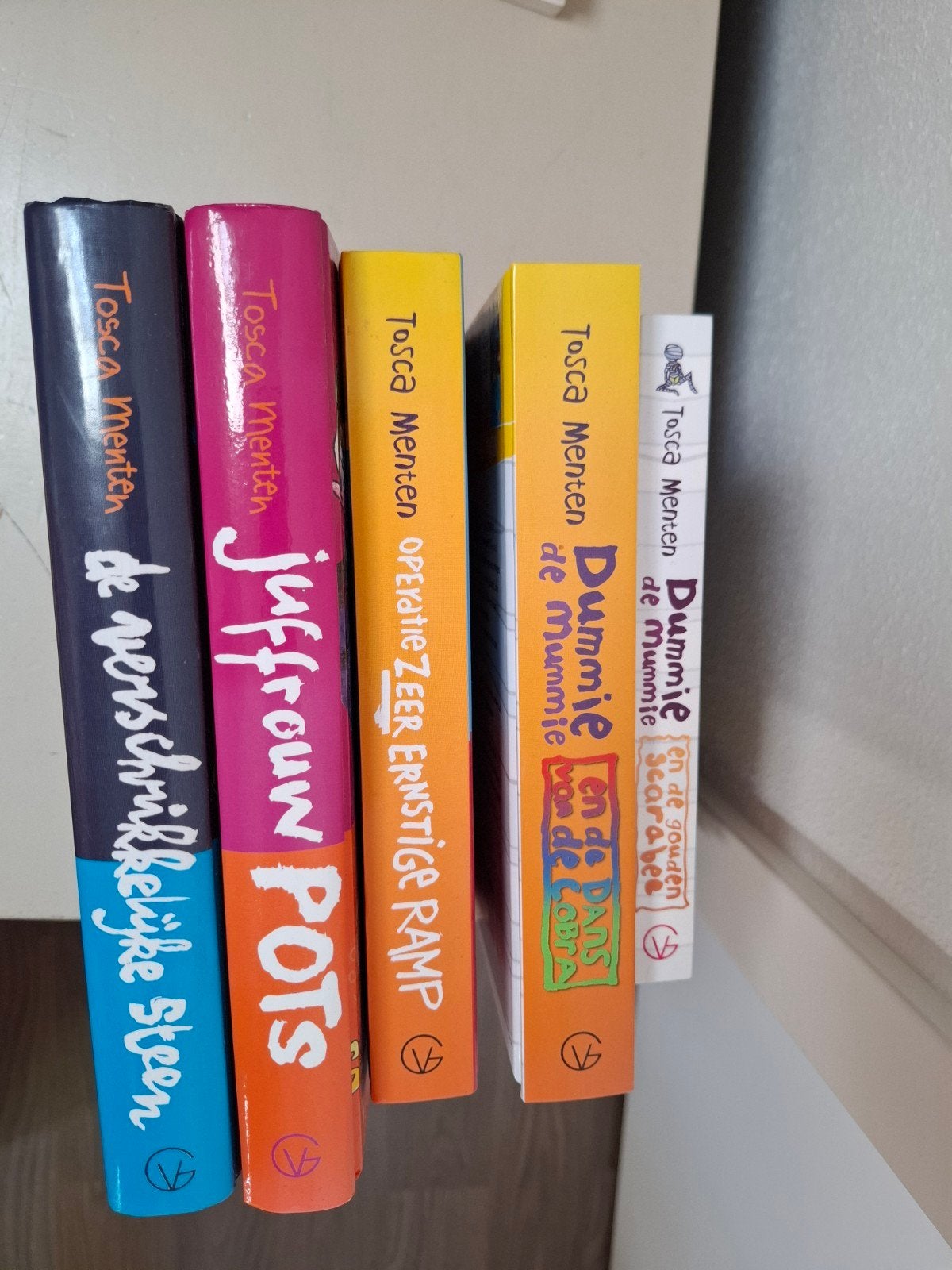 Boeken van Tosca Menten: Dummie de Mummie, Juffrouw Pots, Ophalen of Verzenden, Gelezen, Tosca Menten, Fictie algemeen