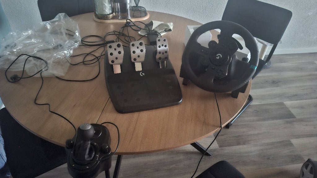 Logitech G923 SE Racing Wheel met pedalen en schakelbak, Ophalen of Verzenden, Zo goed als nieuw, Stuur of Pedalen, PlayStation 4
