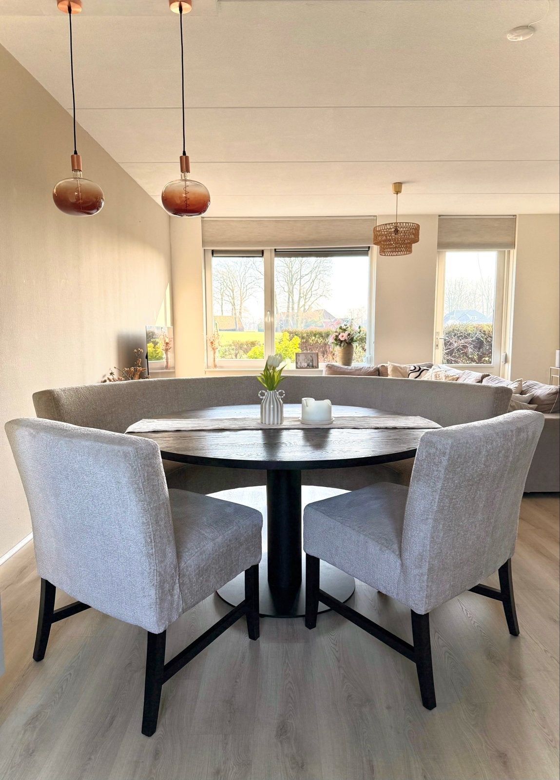 Moderne ronde eettafel met halfronde bank en stoelen, Ophalen, 100 tot 150 cm, Zo goed als nieuw, 200 cm of meer
