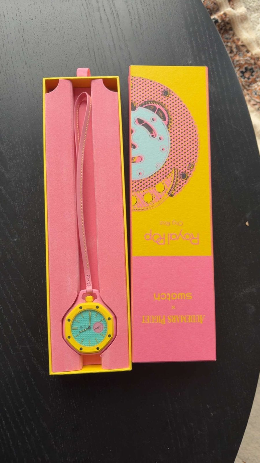 SWATCH X AP ROYAL POP ROZE, Verzamelen, Boekenleggers, Ophalen of Verzenden, Nieuw