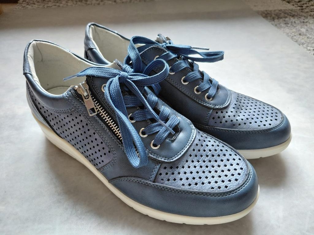 Blauwe damesschoenen maat 41, Kleding | Dames, Schoenen, Zo goed als nieuw, Sneakers of Gympen, Blauw, Ophalen of Verzenden