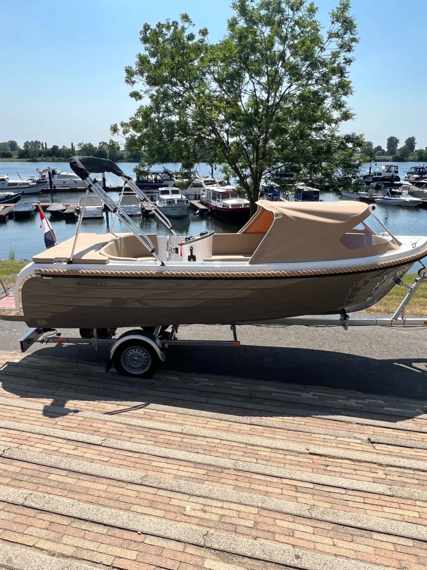 Maassloep 570 Honda 20pk nieuw kleur taup, Overige materialen, Overige typen, Overige brandstoffen, Nieuw