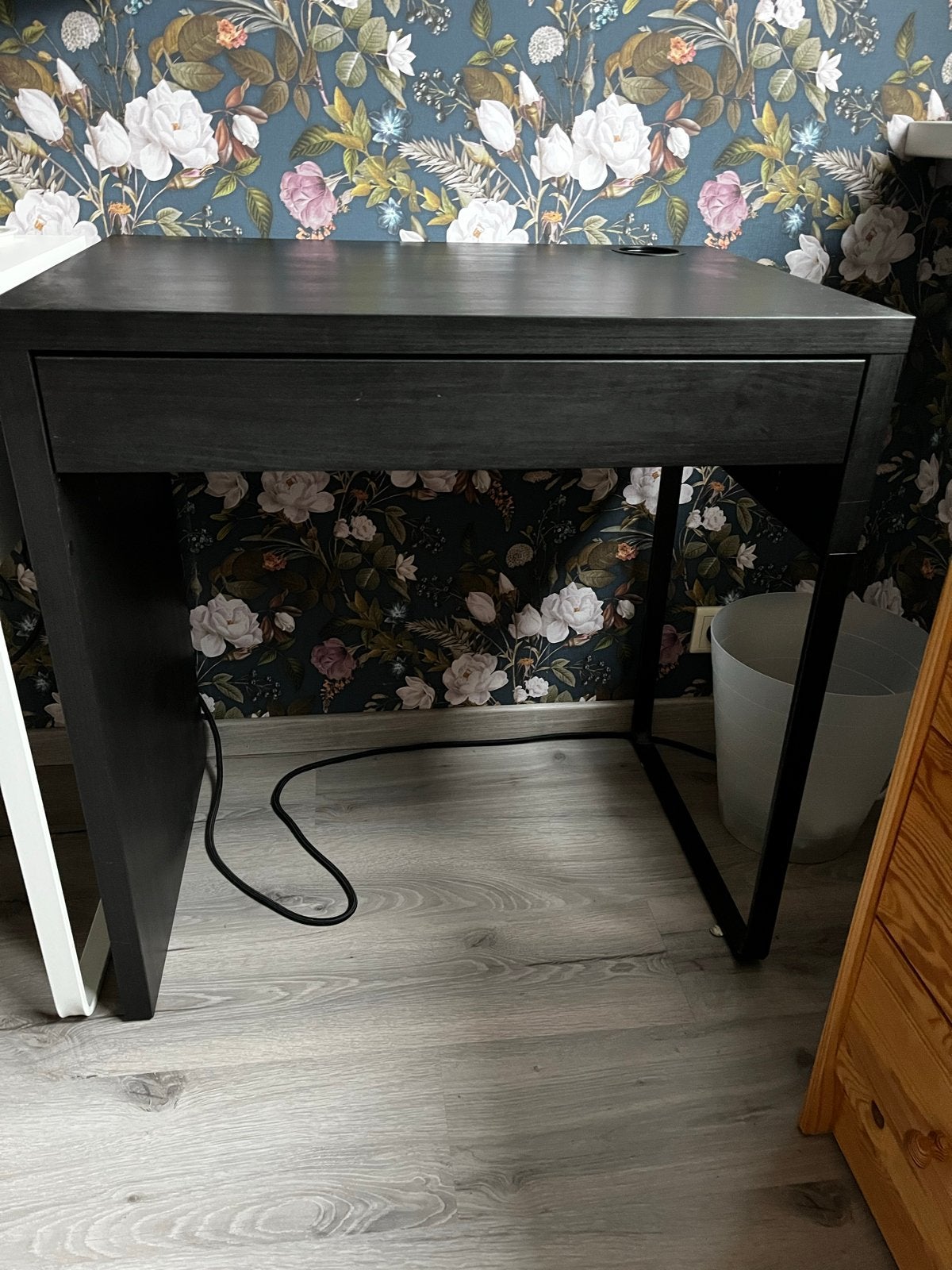 IKEA Micke bureau - Zwart/bruin met lade en kabelgoot, Ophalen, Zwart, Gebruikt, IKEA