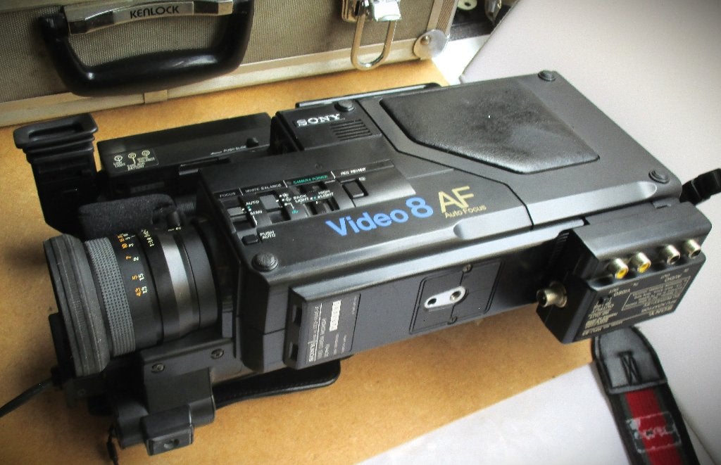 Foto 24 van Sony Handycam CCD V8 AF~Incl.Aver Media Ezmaker en Koffer