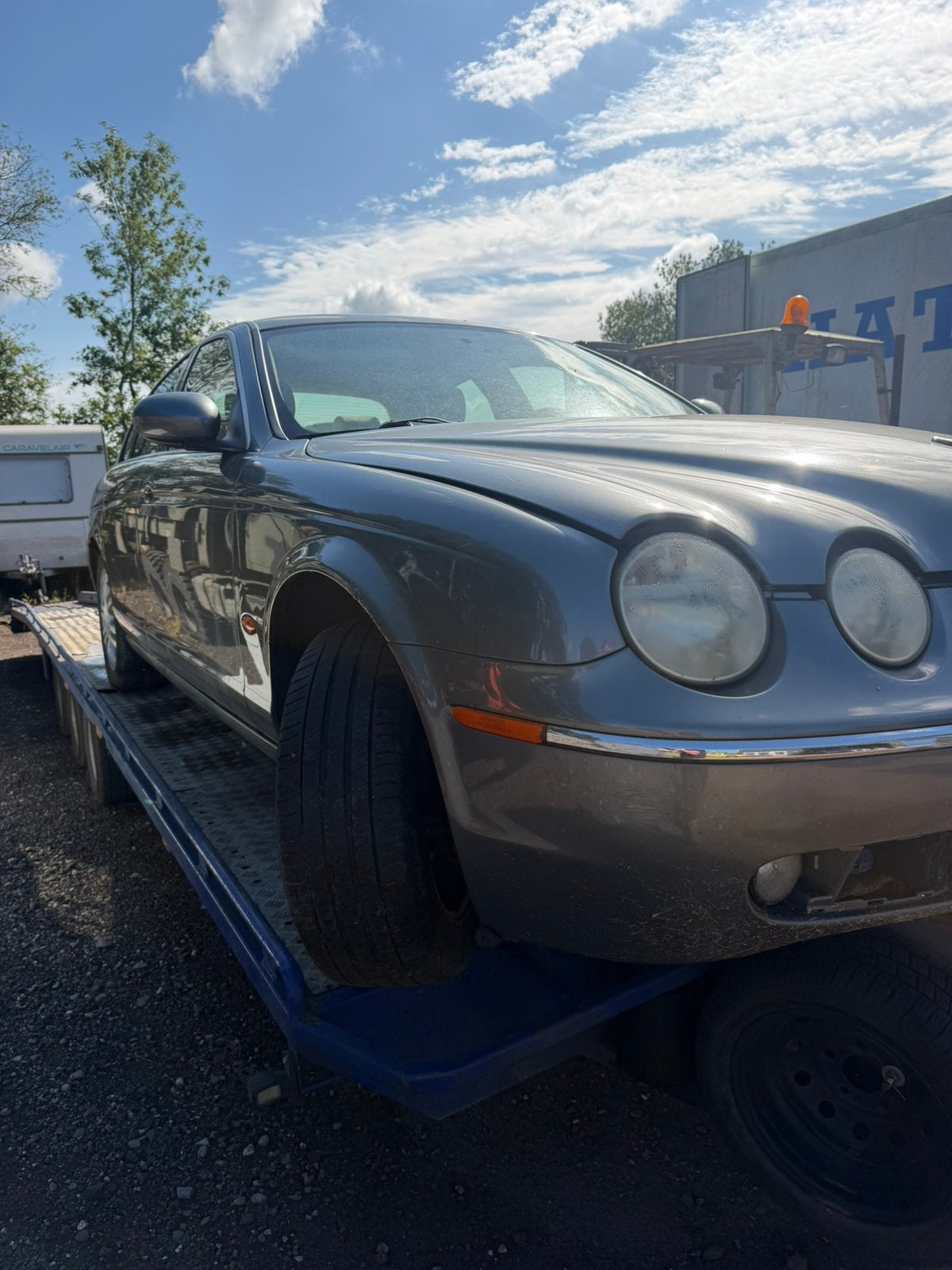 Jaguar s type inderdelen banger, Ophalen