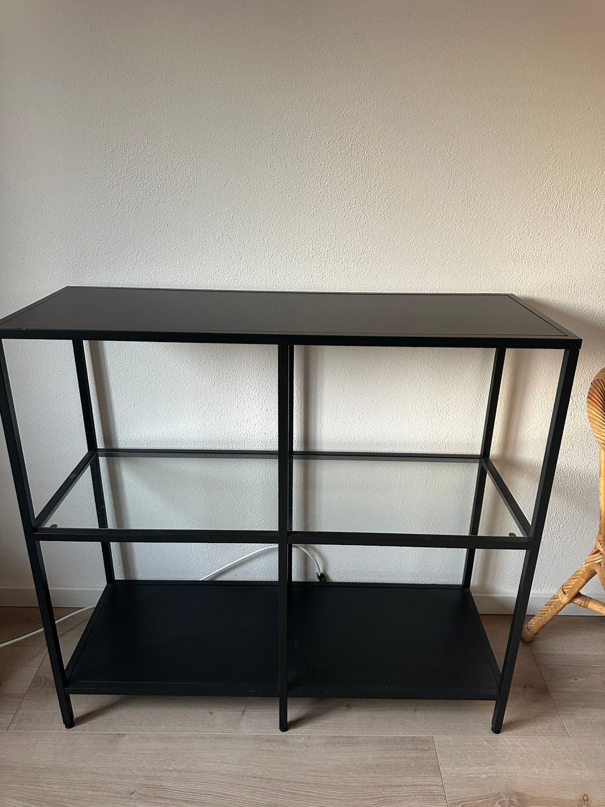 Ikea Vittsjo stellingkast zwartbruin staal met glas en hout, Ophalen, Zo goed als nieuw
