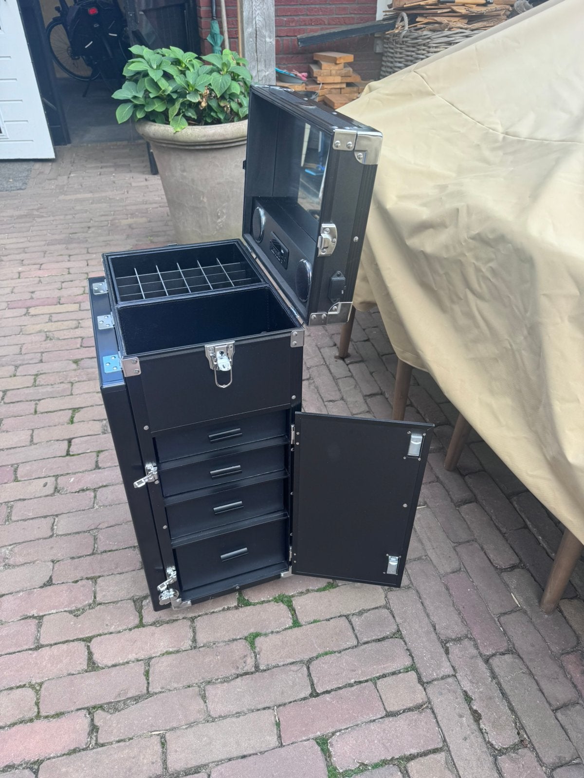 Foto 3 van Mobiele nageltafel