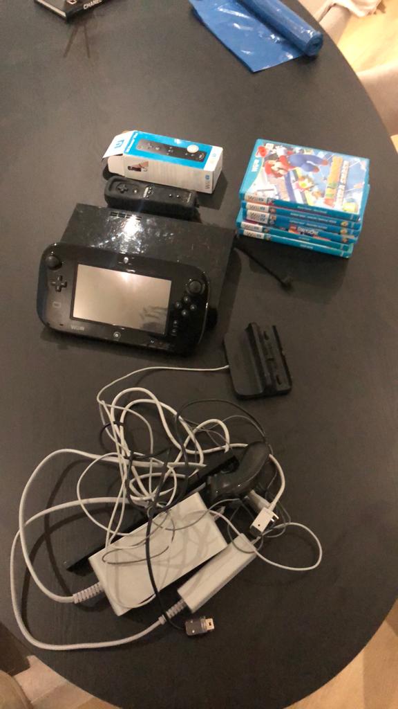 Nintendo wii u met 6 spelen, Spelcomputers en Games, Spelcomputers | Nintendo Wii U, Ophalen, Zo goed als nieuw, Met 2 controllers