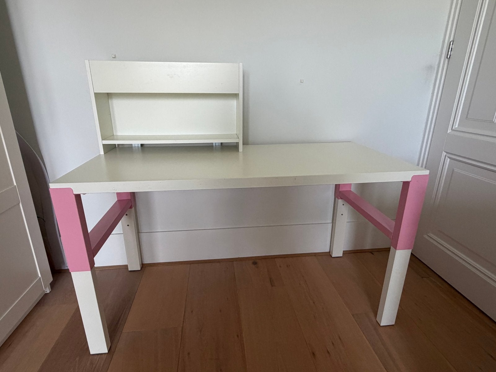 Kinderbureau met opzetkastje - Wit/Roze, Huis en Inrichting, Bureaus, Gebruikt, Kinderbureau, Overige merken, Modern, Spaanplaat of MDF