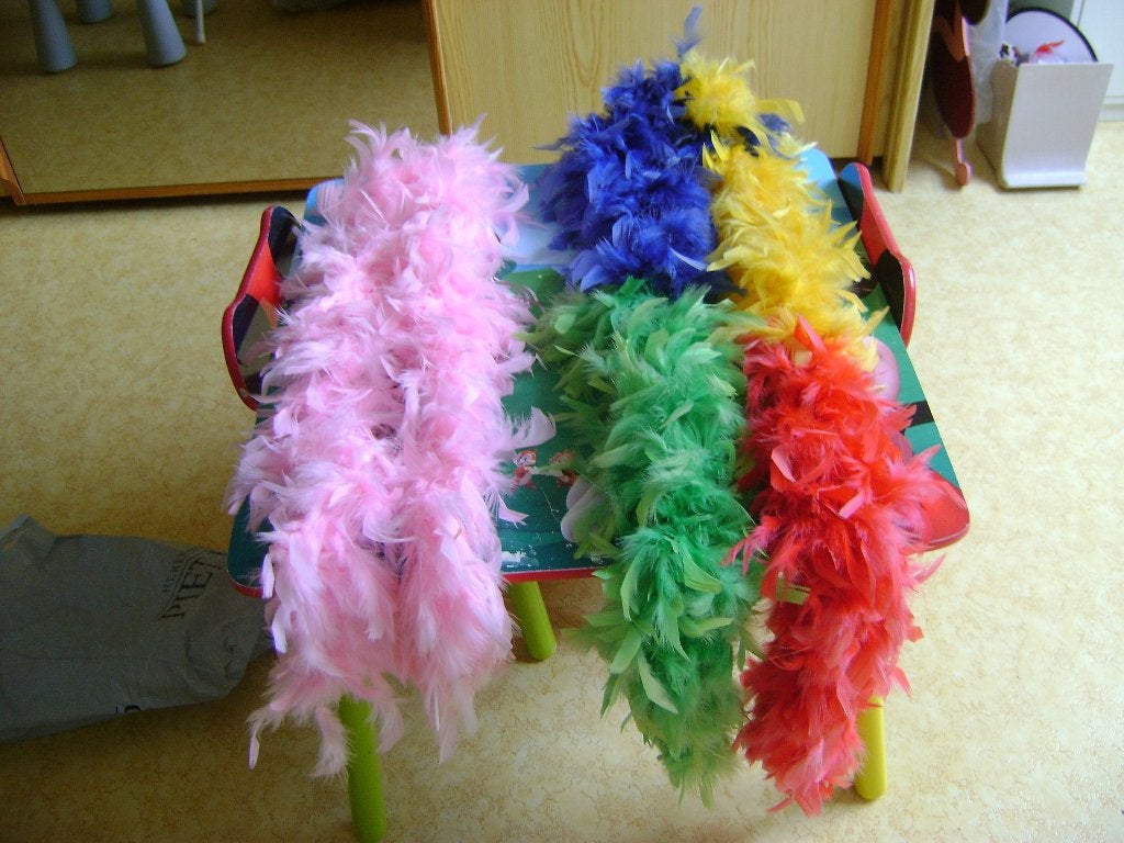 8 del 2boa,s roze en 1 in 4 kleuren en 6 bloemenslingers, Ophalen of Verzenden, Zo goed als nieuw, 146 t/m 152, Meisje