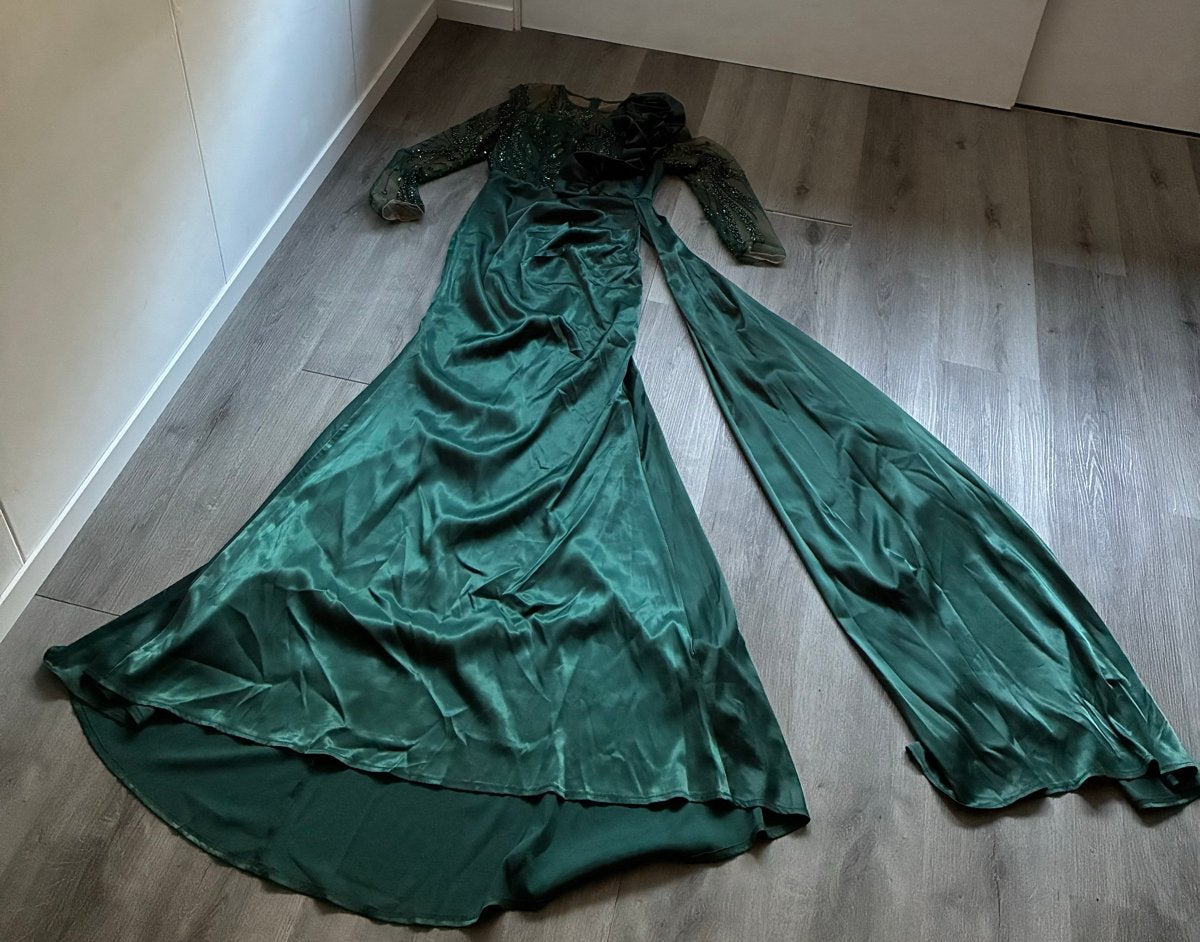 Prachtige smaragdgroene galajurk met pailletten, Ophalen of Verzenden, Zo goed als nieuw, Maat 36 (S), Onder de knie