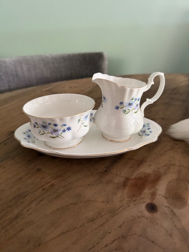 melkkannetje suikerpot en schaaltje Richmond Bone China, Verzamelen, Porselein, Kristal en Bestek, Ophalen of Verzenden, Zo goed als nieuw