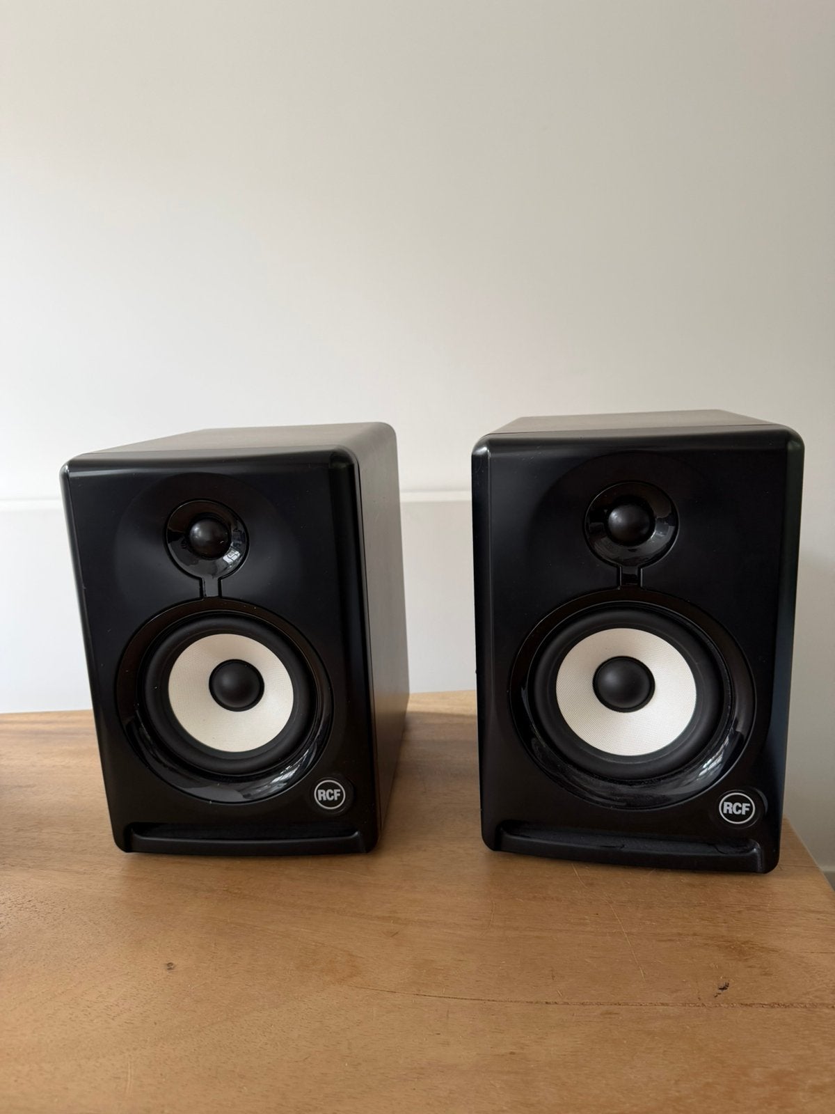 RCF Ayra Five Active Studio Monitors - Pair - Good Condition, Audio, Tv en Foto, Luidsprekers, Front, Rear of Stereo speakers