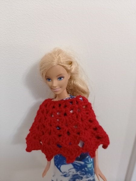 Barbie kleertjes poncho rond met picootje rood, Verzenden, Nieuw, Barbie