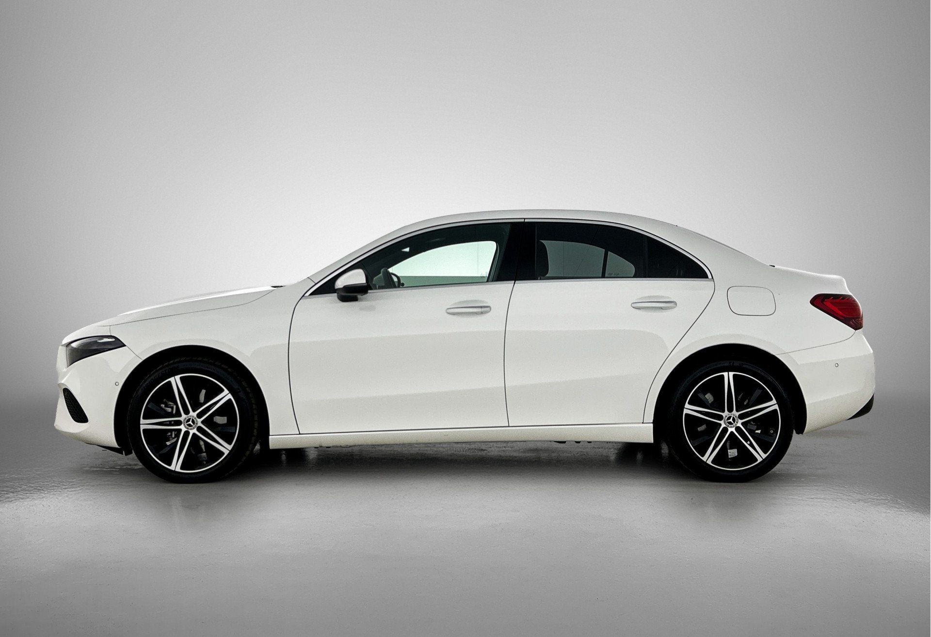 Mercedes-Benz A-Klasse 250 e Star Edition Luxury Line Sfeerv, 12 maanden, Gebruikt, 4 cilinders, 15 kWh