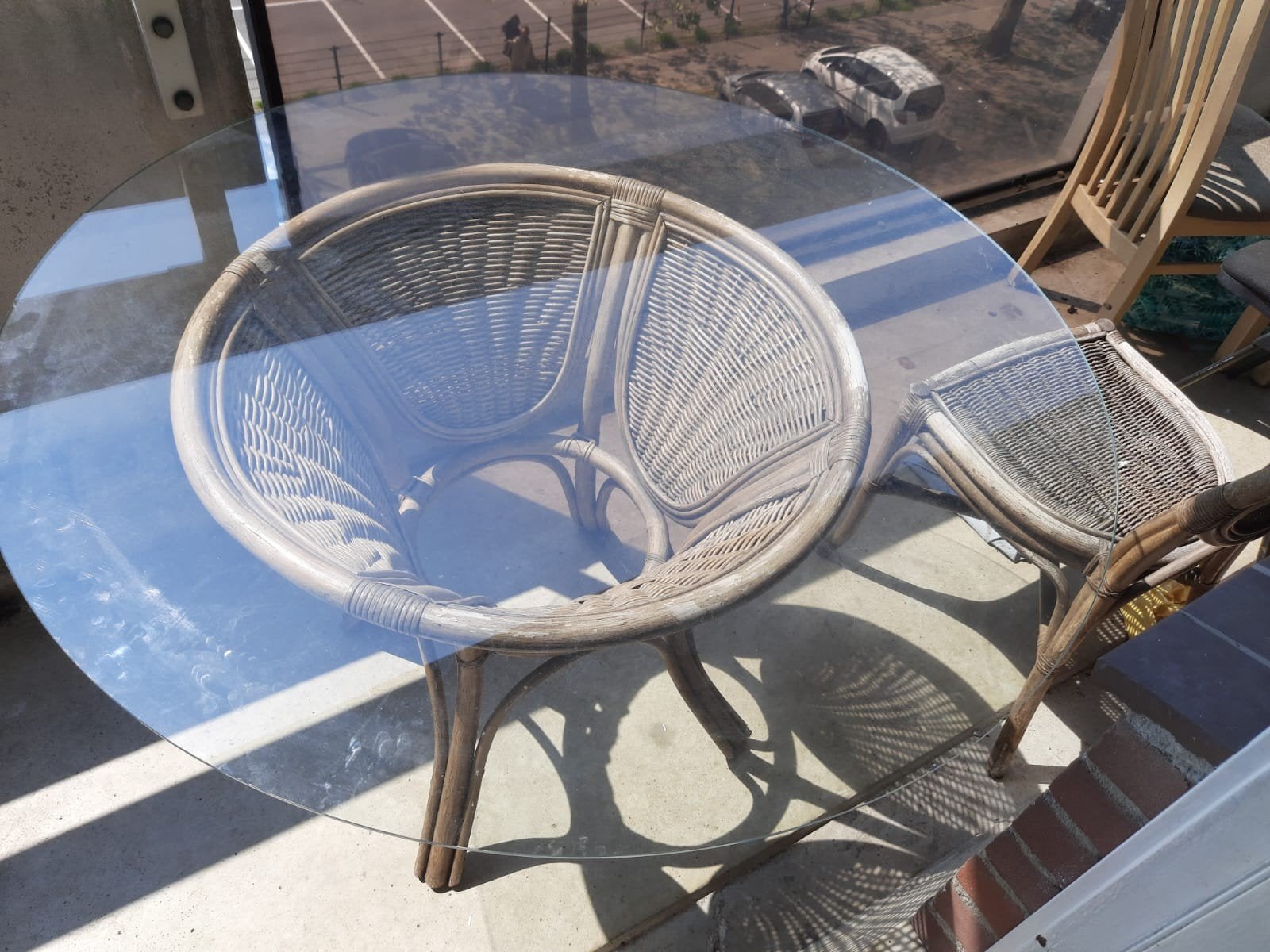 Patio table with glass top, Ophalen of Verzenden