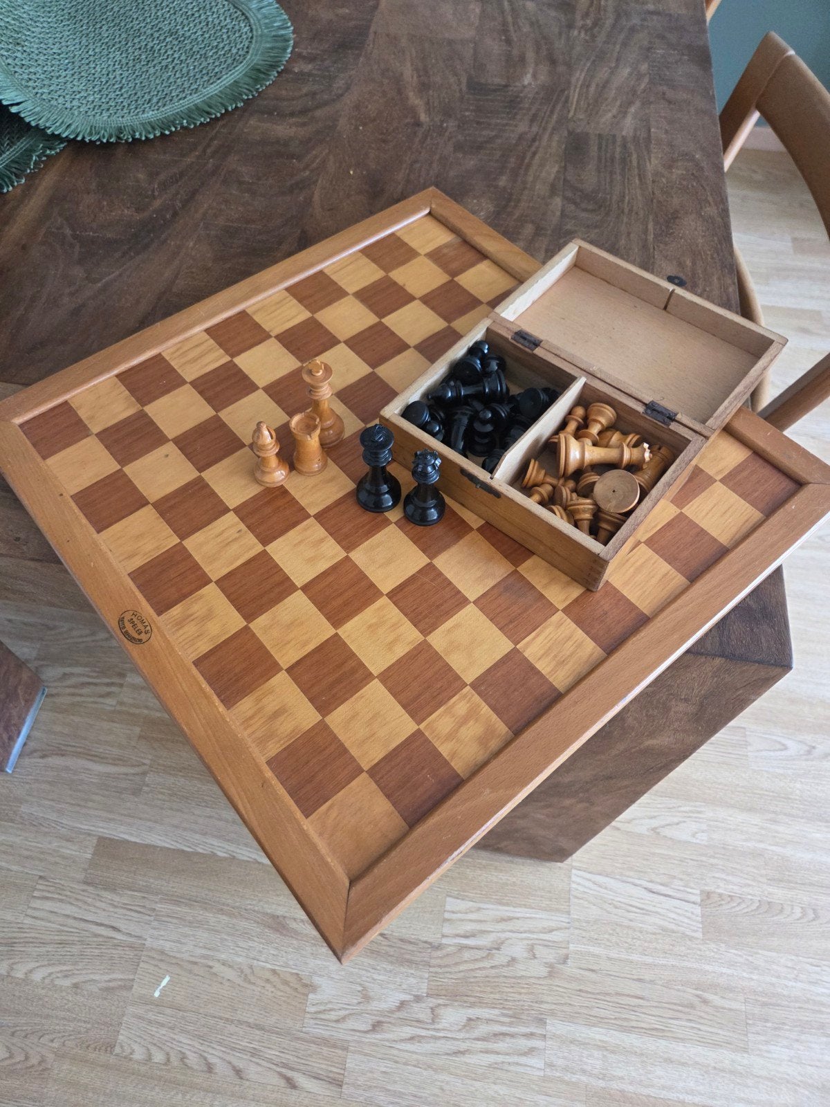 Homas Schaakbord met Schaakstukken - Compleet Spel, Ophalen, Minder dan 500 stukjes, Gebruikt, Schaken