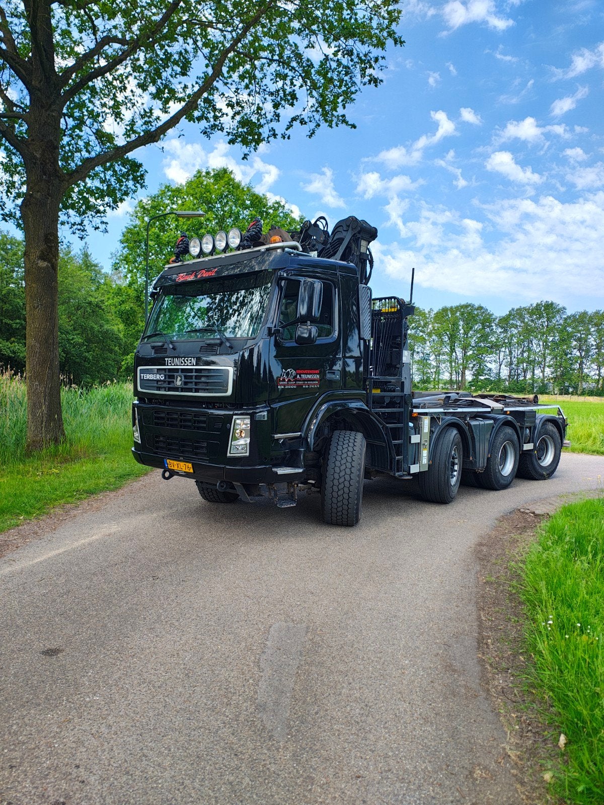 Terberg 8x6 met kraan en 30tons haakarm, Euro 5, Stof, Zwart, Bedrijf