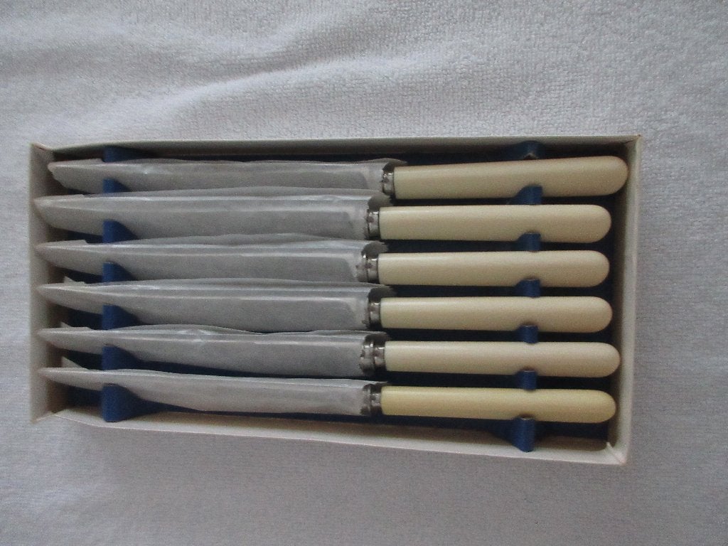 6 Messen blyde & Co. Sheffield met bakeliet handvat in doos., Ophalen of Verzenden