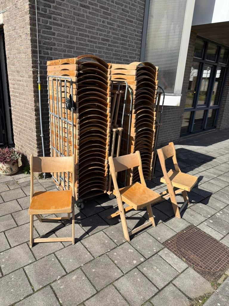 Partij van 70x vintage hardhouten klapstoelen ‘80, Huis en Inrichting, Stoelen, Ophalen of Verzenden, Zo goed als nieuw, Vijf, Zes of meer stoelen