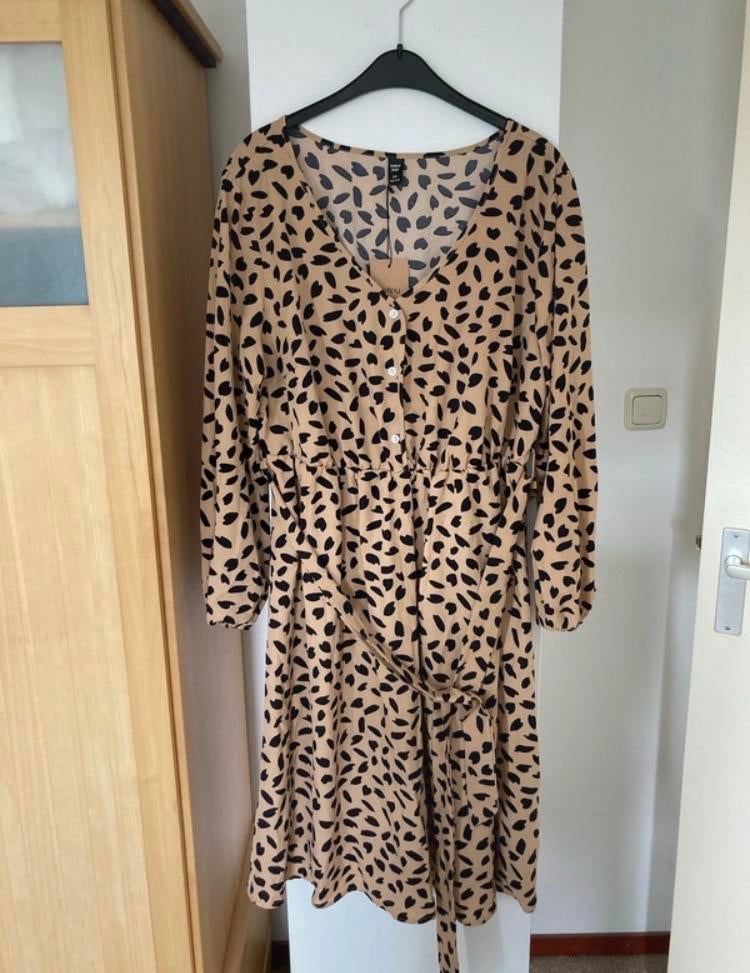Shein Curve Jurk met Luipaardprint - Maat XXL, Kleding | Dames, Jurken, Zo goed als nieuw, Maat 46/48 (XL) of groter, Beige, Ophalen of Verzenden