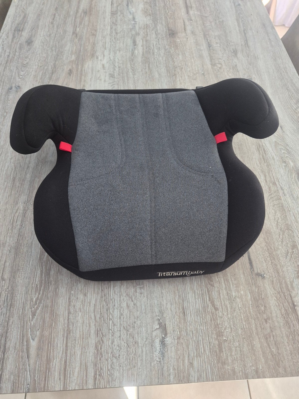 Titaniumbaby zitverhoger - Comfortabel en veilig, 15 t/m 36 kg, Zo goed als nieuw, Isofix, Ophalen