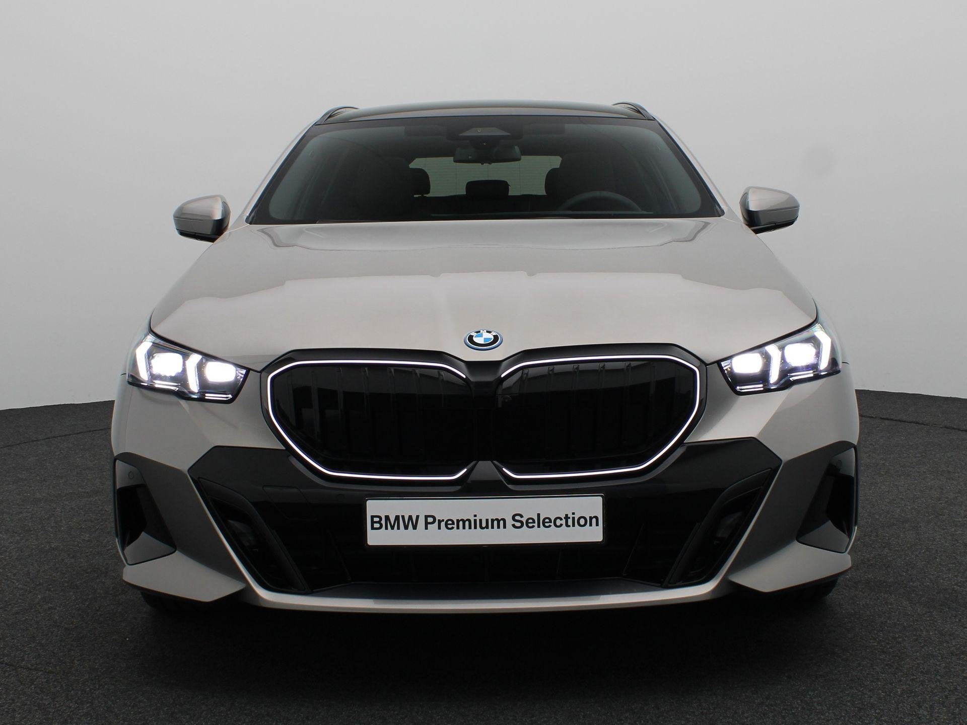 BMW 5 Serie Touring 530e M Sport Edition | Innovation Pack |, Auto's, 1998 cc, 1800 kg, 4 cilinders, Met garantie (alle)