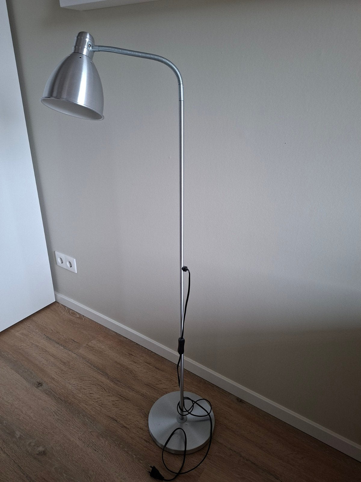 IKEA vloerlamp LERSTA met flexibele arm, zilverkleurig, Ophalen, Gebruikt, E27 (groot), Metaal