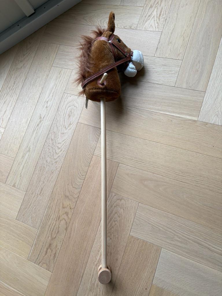 Zo goed als nieuw stokpaard met geluid, Ophalen, Zo goed als nieuw, Jongen of Meisje