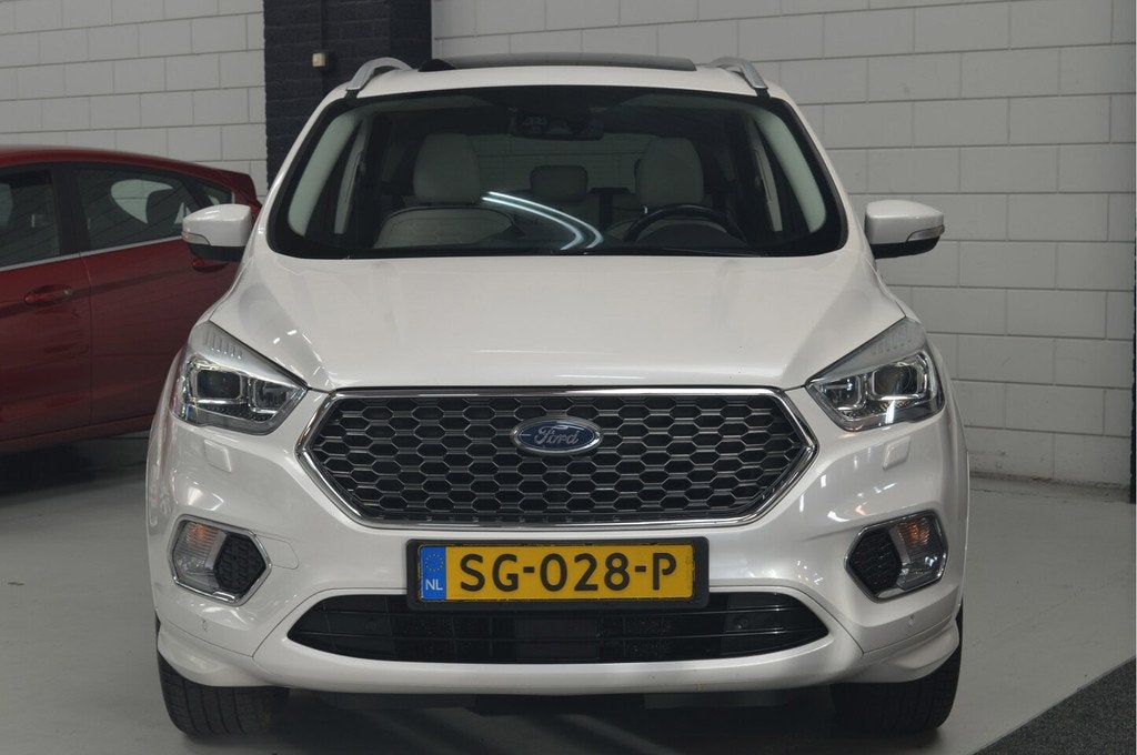 Ford Kuga 1.5 EcoBoost Vignale // PANO // CAMERA // TREKHAAK, Auto's, Ford, Automaat, Euro 6, 4 cilinders, 1850 kg