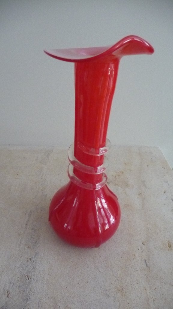 Prachtige rode glazen vaas met spiraaldecoratie, Nieuw, Ophalen of Verzenden, Glas, 22 cm