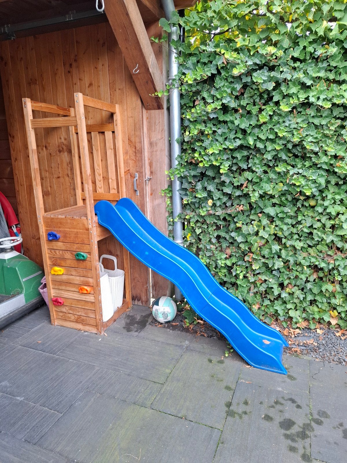 Speelhuisje met glijbaan, klimwand en trap, Ophalen, Gebruikt, Hout