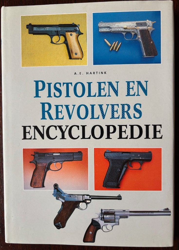 Pistolen en revolvers encyclopedie.  A.E.Hartink., Ophalen of Verzenden, Zo goed als nieuw, Overige sporten