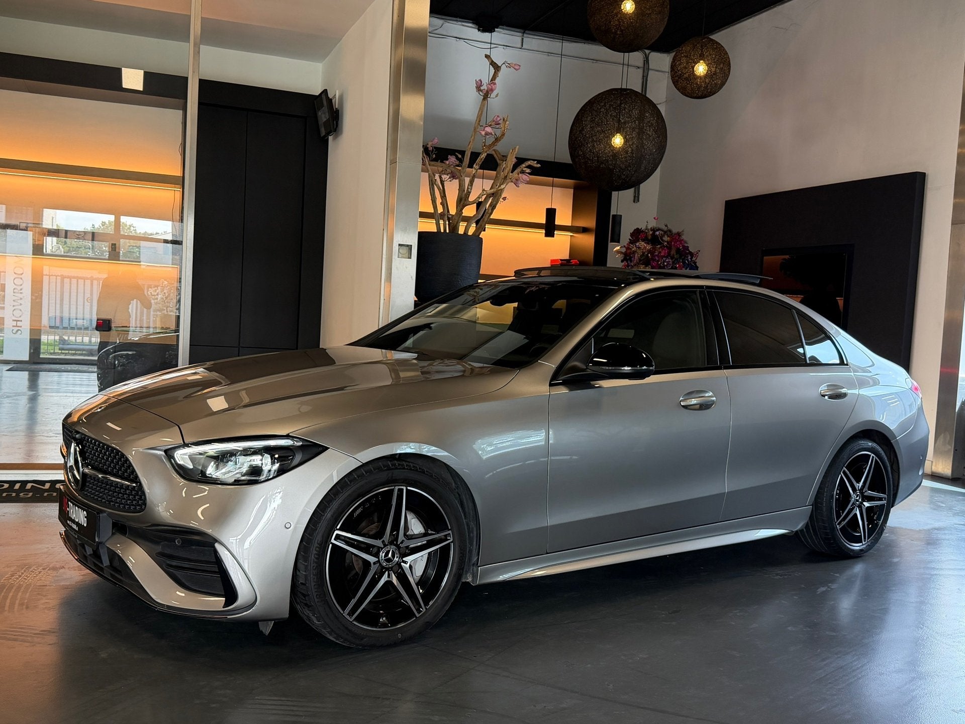 Mercedes-Benz C-klasse 180 AMG Night Panorama Sfeerverl. Cam, Auto's, Automaat, Dealer onderhouden, Gebruikt, Zwart